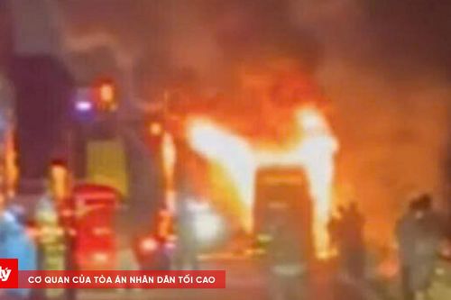 Cháy xe khách trên cao tốc, 1 người tử vong