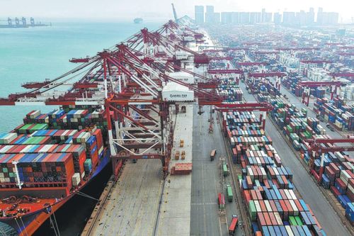 Xuất khẩu của Trung Quốc tăng tốc, thặng dư thương mại càng lớn
