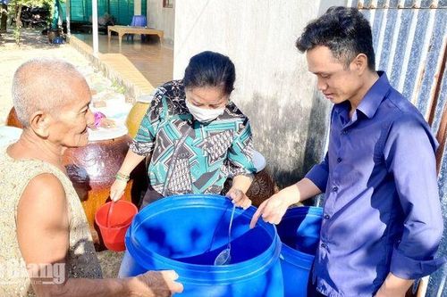 Tri Tôn diệt lăng quăng tại 3 ấp có nguy cơ cao sốt xuất huyết