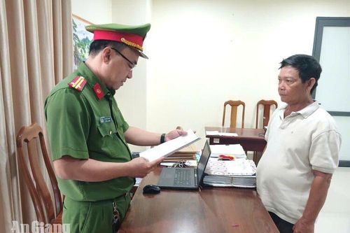 Khởi tố giám đốc mua trái phép hóa đơn trị giá gần 700 triệu đồng