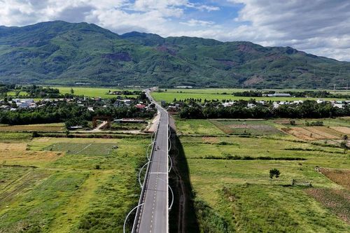 Khơi thông mặt bằng đường dẫn những cây cầu gặp vướng
