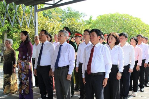 Lãnh đạo thành phố Đà Nẵng dâng hương tưởng niệm Chủ tịch Hội đồng Nhà nước Võ Chí Công