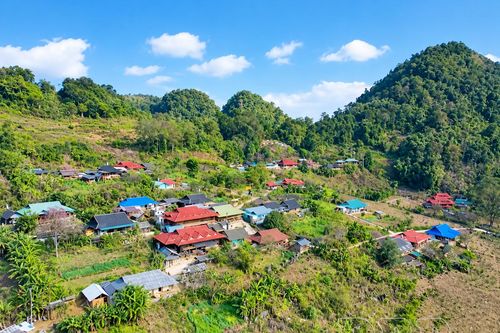 Quy tụ lòng dân trong bản đa dân tộc