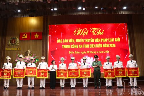 Đội thi Cụm thi đua Cảnh sát Nhân dân 1 đạt giải Nhất Hội thi báo cáo viên, tuyên truyền viên pháp luật giỏi