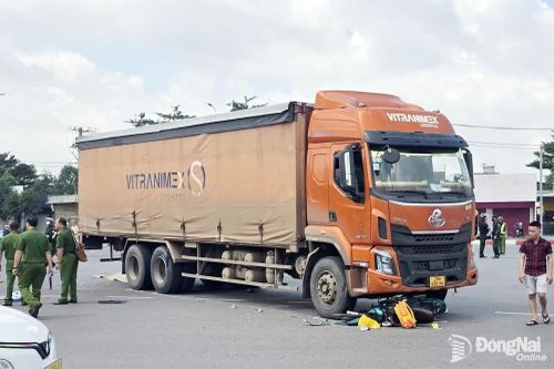Va chạm giữa xe ô tô với xe máy khiến 4 người thương vong