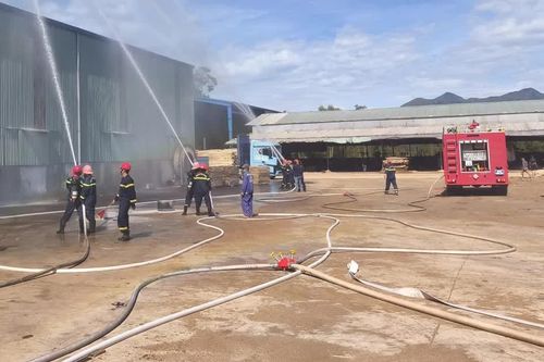 Gia Lai: Phối hợp nhiều lực lượng thực tập chữa cháy, cứu nạn cứu hộ
