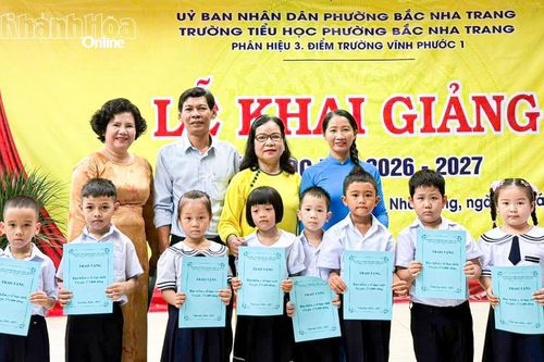 Trao yêu thương, tiếp sức đến trường