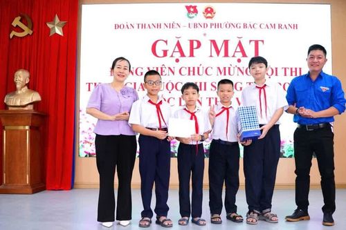 Động viên đội tuyển Robotics phường Bắc Cam Ranh trước vòng thi khu vực