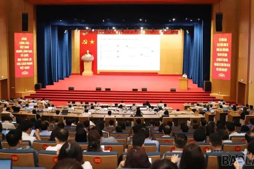 Lào Cai bồi dưỡng kiến thức mới về AI, đổi mới sáng tạo và chuyển đổi số