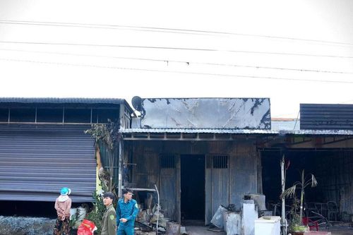 Phường Bắc Gia Nghĩa hỗ trợ các gia đình bị sét đánh gây cháy nhà