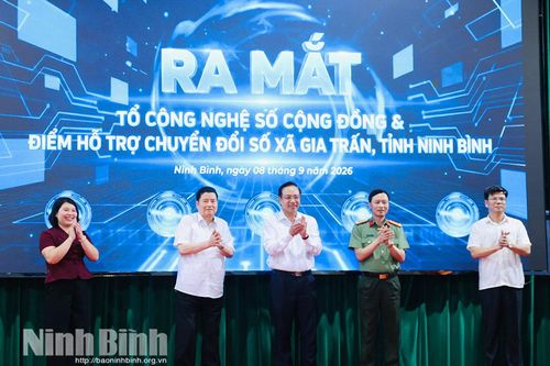 Ra mắt Tổ Công nghệ số cộng đồng và Điểm hỗ trợ chuyển đổi số xã Gia Trấn