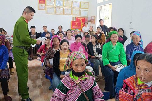 Giữ bản sạch ma túy ở Xín Mần