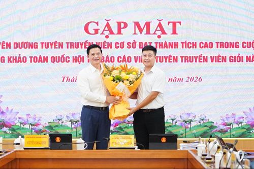 Tuyên dương thí sinh đạt giải Nhì tại Hội thi Báo cáo viên, tuyên truyền viên giỏi toàn quốc