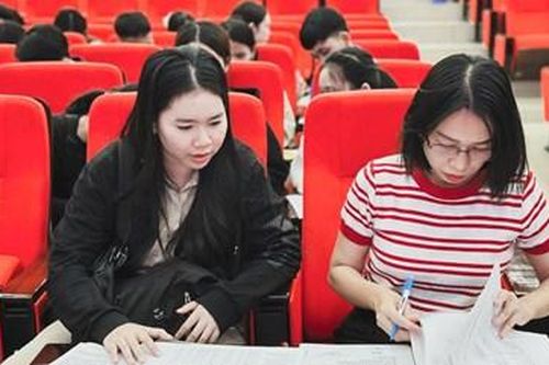 Tiếp nhận 90 lưu học sinh Lào vào học tại Đại học Huế