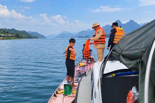 CSGT Phú Thọ và hành trình đến trường an toàn cho học sinh vùng lòng hồ
