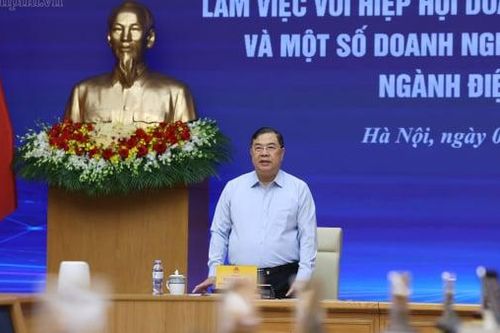 Bộ Tài chính được giao rà soát chính sách ưu đãi thuế ngành điện tử, bán dẫn