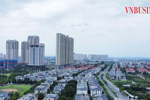 Chật vật bán hàng, đại gia bất động sản 'xoay tiền' ở đâu để làm dự án?