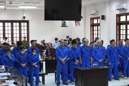 Xét xử 42 bị cáo trong vụ 'bán' bệnh án tâm thần