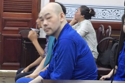Môi giới mại dâm, chủ nhà hàng người nước ngoài và vợ lãnh án
