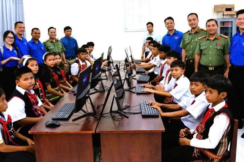 Phối hợp tổ chức chương trình đồng hành cùng thanh, thiếu nhi vùng biên giới