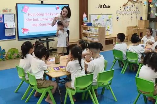 Hà Nội tiếp tục xét thăng hạng cho hơn 18.700 giáo viên