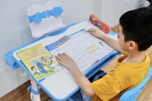 Mùa khai trường, bố mẹ đừng bỏ qua 6 món đồ giúp trẻ ngồi học đúng tư thế, hạn chế gù lưng
