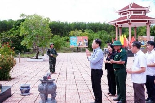 Chủ tịch UBND tỉnh Gia Lai thăm, động viên lực lượng thực hiện Chiến dịch 500 ngày đêm