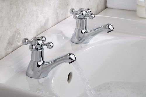 Vì sao nhiều bồn rửa ở Anh có hai vòi nóng, lạnh riêng biệt?