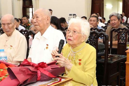 Nữ đảng viên 80 năm tuổi Đảng kể những lần thoát chết trong vòng vây quân thù