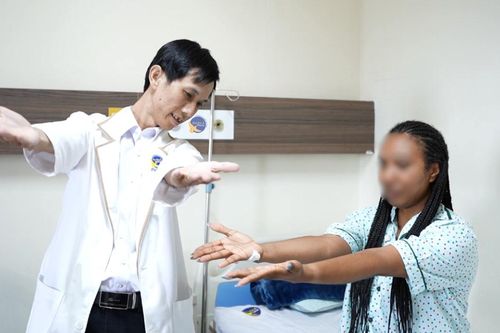 Nữ du khách Mỹ 43 tuổi đột quỵ khi đang du lịch tại Việt Nam, hồi phục ngoạn mục