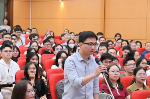 Thủ khoa được chọn trước, 780 tân bác sĩ tranh suất nội trú ĐH Y Hà Nội