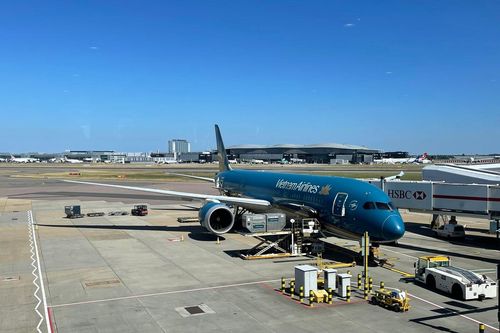 Vietnam Airlines đổi lịch bay giữa TP.HCM và London vì sự cố không lưu