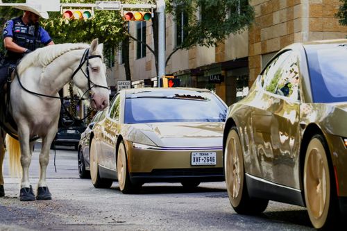 Cảnh báo khẩn liên quan đến taxi tự hành Tesla Cybercab