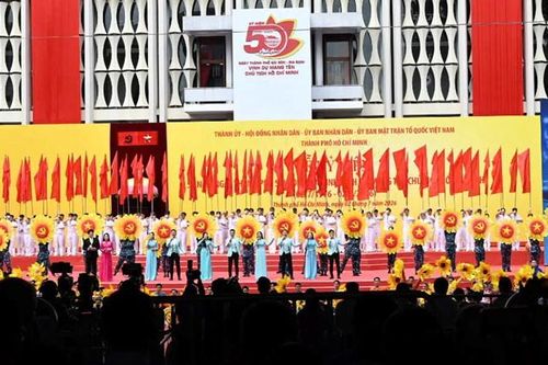 Thực tiễn phát triển văn hóa và những vấn đề đặt ra tại TP.HCM:'Văn hóa không đi sau để trang trí cho phát triển'