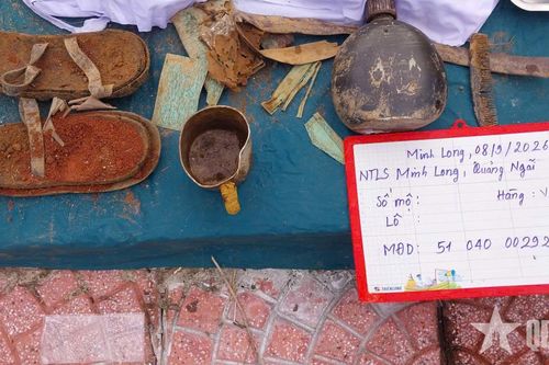 Quảng Ngãi: Phát hiện nhiều di vật trong các phần mộ liệt sĩ