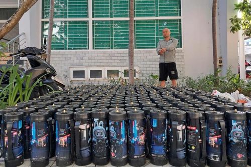 Bắt quả tang đối tượng buôn 'khí cười'