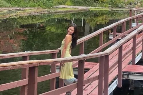 Jennie vẫn 'tỏa sáng' dù diện chiếc váy 'từ 30 năm trước'