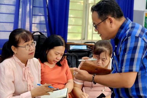 Nâng năng lực tiếng Anh từ đội ngũ giáo viên