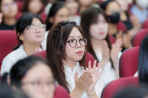 Đổi mới quản trị giáo dục phải đặt con người ở trung tâm