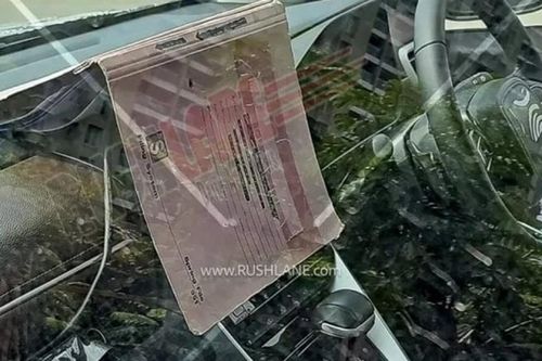 Toyota Innova Hycross facelift lộ diện khoang nội thất mới