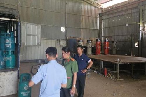 Khởi tố 5 bị can trong vụ san chiết, buôn bán gas giả tại Hà Nội