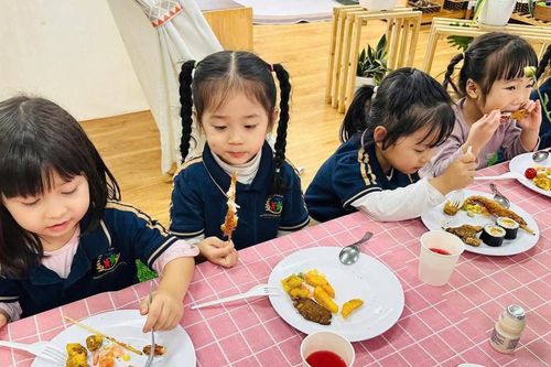Hà Nội yêu cầu rà soát năng lực nhà cung cấp suất ăn phục vụ nhiều trường