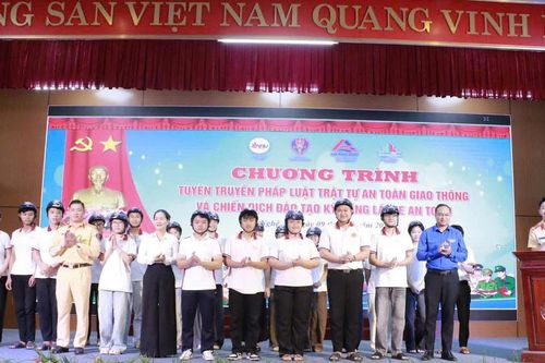 Phòng CSGT Công an tỉnh Nghệ An: Đưa pháp luật về trật tự ATGT vào giảng đường – Học thực chất để lái xe an toàn