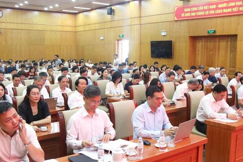 Nâng cao trách nhiệm của cán bộ, đảng viên trong công tác chính trị, tư tưởng