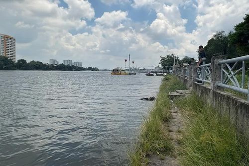 Công an tìm thân nhân thi thể nam giới trôi dạt trên sông Sài Gòn