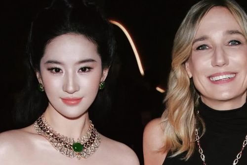Lưu Diệc Phi cắt Hồ Ngọc Hà khỏi bức ảnh