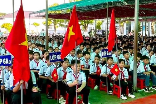 Cà Mau chi gần 333 tỷ đồng 'nâng cấp' 17 trường THPT lên chuẩn quốc gia