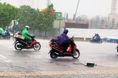 Vì sao Hà Nội mưa như trút, lốc sét?