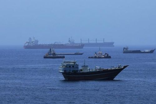 Xuất khẩu dầu Iran lao dốc, đòn bẩy Hormuz chao đảo