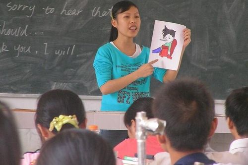 Giáo viên Toán kêu gọi hạ vị thế Tiếng Anh trong trường học, dư luận dậy sóng